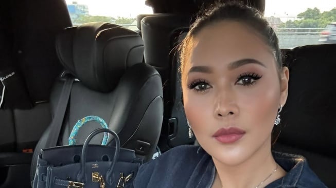 Adam Suseno Menangis Rekam Momen Inul Daratista Lakukan Aksi Mulia pada Orang Tak Dikenal