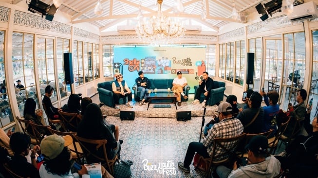 Konferensi pers festival musik Buzz Youth Fest #4 yang digelar di kawasan Pondok Pinang, Jakarta Selatan, Senin (11/8/2025). Buzz Youth Fest #4 akan digelar di Amanah Borneo Park, Banjarbaru, Kalimantan Selatan pada 24 Januari 2025. [Hectic Creative]