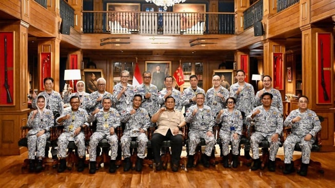 Saleh Husin Wakil Ketua Umum (WKU) Kadin bidang Perindustrian mengikuti retret Kadin di Lembah Tidar Akmil (Akademi Militer) Magelang