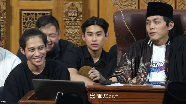 Hadir di Pengajian, DJ Panda Kena Cakar Emak-emak di Hadapan Gus Iqdam