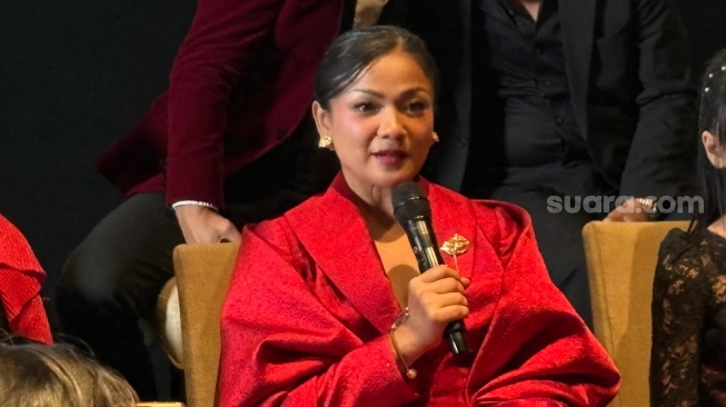 Nirina Zubir, pemain utama film Panggilan dari Kubur saat konferensi pers di kawasan MH. Thamrin, Jakarta Pusat pada Senin, 11 Agustus 2025 malam. [Suara.com/Tiara Rosana]