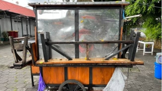 Dendam Karena Omongan, Pedagang Siomay Sewa Pikap Curi Gerobak Saingannya di Palembang
