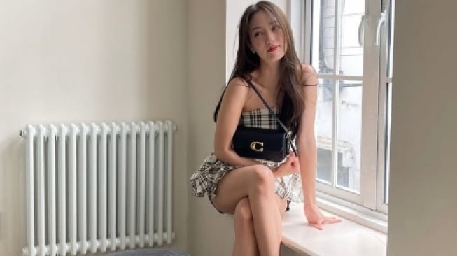 5 Inspirasi Mix and Match Outfit Netral ala Pimtha: Simple, Stylish, dan Anti Ribet