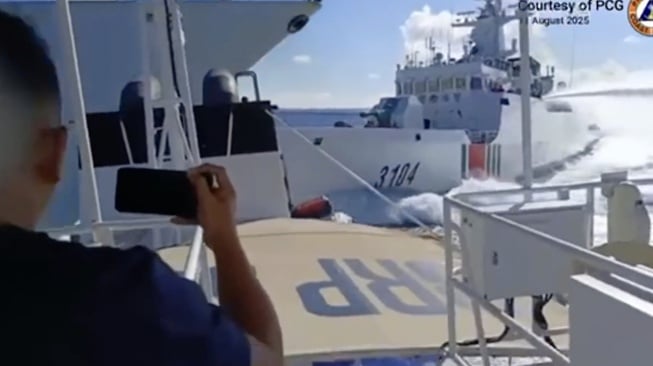 Momen Kapal Tentara China Hancurkan Sekutu Sendiri saat Kejar Pasukan Filipina