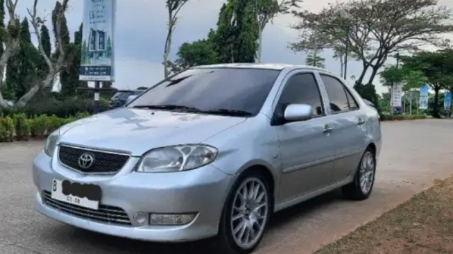 Toyota Vios G 2004 (OLX)