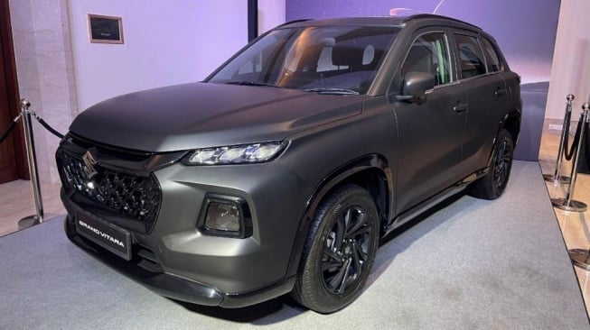 Suzuki Grand Vitara Tampil Sangar dengan Balutan Warna Serba Hitam