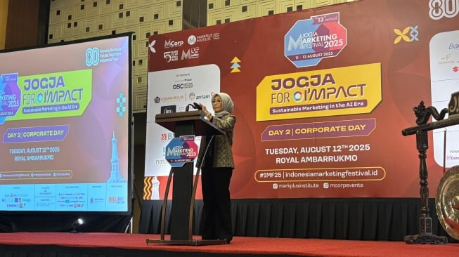 Endah Subekti Kuntariningsih, S.E., M.P., Bupati Kabupaten Gunung Kidul, membawakan paparan “City Branding: Strategi Daerah untuk Mempromosikan Pariwisata, Perdagangan, dan Investasi” (Dok: JMF 2025)