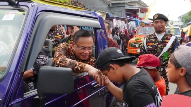 Bupati Pati Sudewo duduk di kursi Suzuki Jimny Caribian (Instagram)