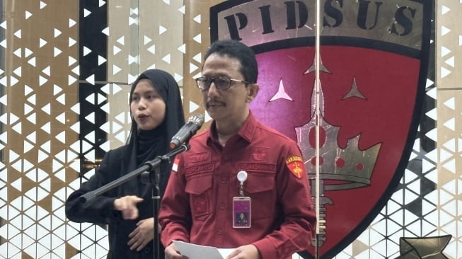 Direktur Penyidikan, Jaksa Agung Muda Bidang Tindak Pidana Khusus (Jampidsus) Kejagung Nurcahyo Jungkung mengumumkan penetapan tersangka kasus korupsi pencairan kredit PT Sritex, Rabu (13/8/2025) malam. [Suara.com/Faqih]