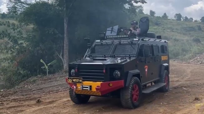 Rantis Rimueng yang dinaiki Bupati Pati saat aksi demo di Kabupaten Pati (YouTube)