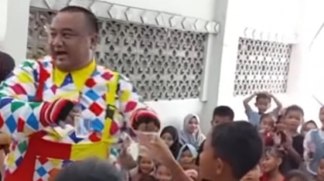 Potret Miris Kesejahteraan: Kisah Bripka Fardiansyah, Polisi Viral yang Rela Jadi Badut Demi Nafkah