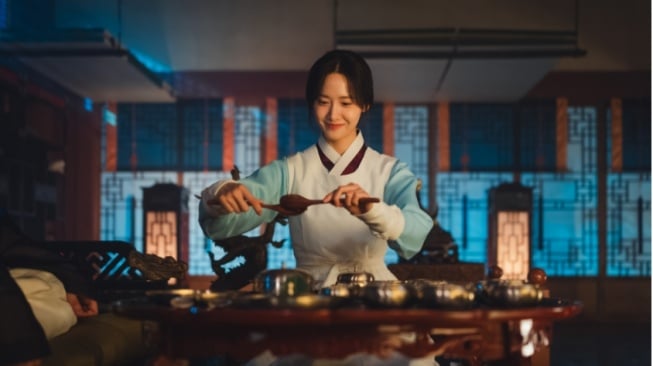Lim Yoona Ceritakan Alasan Minat Bintangi Drama Bon Apptit, Your Majesty