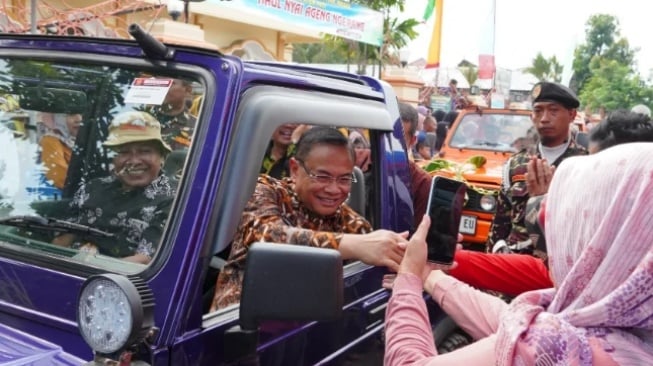 Bupati Pati Sudewo duduk di kursi Suzuki Jimny Caribian (Instagram)