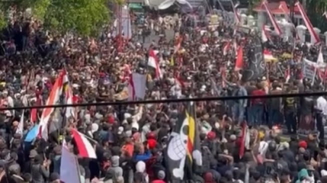 Fenomena Bendera One Piece di Demo Pati: Ketika Nakama Turun ke Jalan Melawan Kekuasaan Arogan