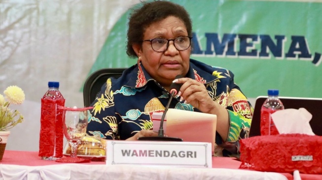 Wamendagri Ribka Haluk menyatakan bahwa pembangunan rumah bagi OAP ikut mendorong pemberdayaan masyarakat (Dok: Puspen Kemendagri)