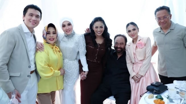 Syahrini kembali membagikan kemeriahan perayaan ulang tahunnya yang ke-45 (Instagram)