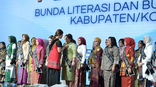Kukuhkan Bunda Literasi dan Bunda PAUD Sumut, Gubernur Bobby Tekankan Pentingnya Peran Orang Tua