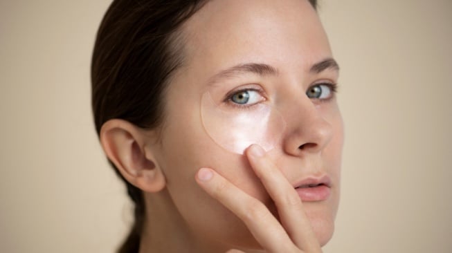 Rekomendasi Eye Cream untuk Usia 40 Tahun Keatas