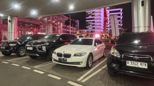 Lagi, Jejak Aset Buron Riza Chalid Terendus di Bekasi, BMW dan 2 Pajero Kembali Disita Kejagung