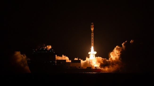 Geespace, perusahaan antariksa di bawah Geely,  pada 11 Agustus 2025 berhasil meluncurkan 11 satelit orbit rendah Bumi. Satelit-satelit ini adalah bagian dari proyek Geesatcom yang disebut sebagai penantang Starlink dari China. [Dok Geely Auto Indonesia] 