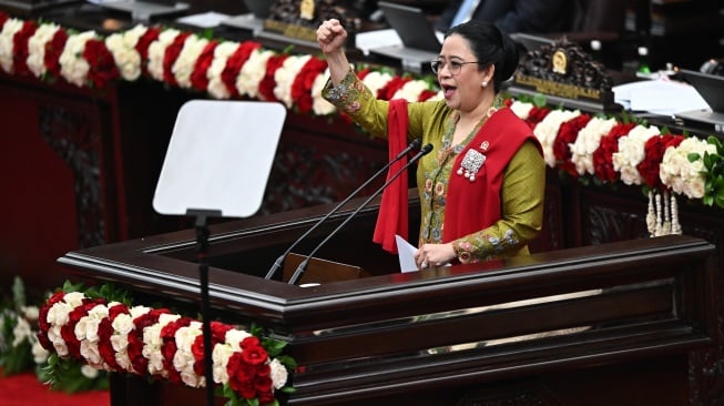 Ketua DPR Puan Maharani menyampaikan pidato dalam Sidang Paripurna Pembukaan Masa Persidangan I DPR Tahun Sidang 2025-2026 di Gedung Nusantara, Kompleks Parlemen, Jakarta, Jumat (15/8/2025). [ANTARA FOTO/Rivan Awal Lingga/wpa]