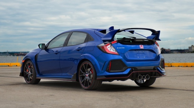 Penampang belakang dari Honda Civic Type R generasi ke 10 yang mengaspal di tahun 2017 sampai 2022. (Drive Place)
