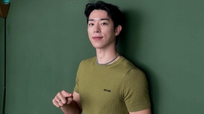 4 Look Smart Casual ala Lee Chan Hyeong Ini Bisa Jadi Andalan!