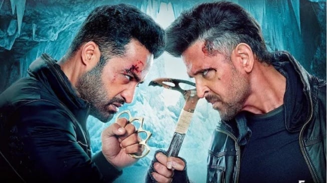 Film War 2 yang dibintangi Hrithik Roshan, N.T Rama Rao Jr, dan Kiara Advani tengah bikin heboh di India. Film ini resmi dirilis pada 14 Agustus 2025 dan menjadi film action paling ditunggu-tunggu. [Yash Raj Film]