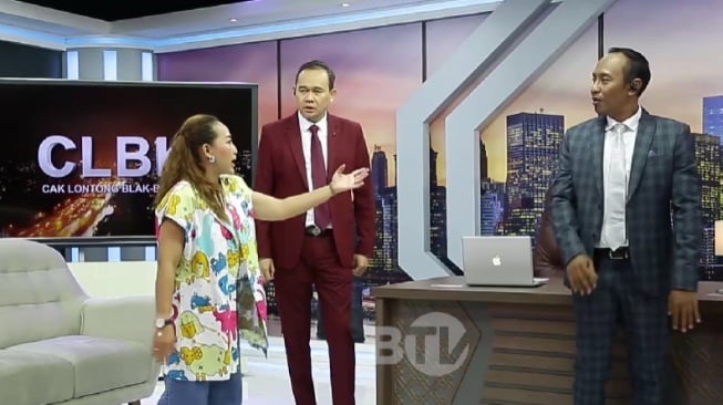 Tangkapan layar Mpok Alpa saat di stasiun televisi swasta. [YouTube]