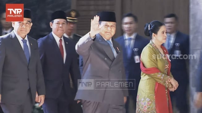 Presiden Prabowo Subianto tiba di Gedung DPR/MPR dalam rangka Sidang Tahunan MPR RI, Jumat (15/8/2025). [Suara.com/Dythia]