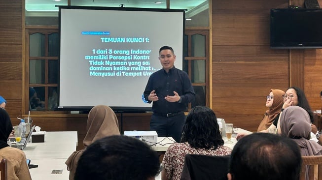 Peneliti Utama Health Collaborative Center (HCC) Dr.dr.Ray Wagiu Basrowi, MKK, FRSPH di Jakarta (Suara.com/Dini Afrianti)