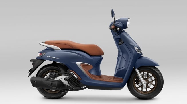 Bukan Biru Biasa! Warna Baru Honda Stylo 160 Ini Fix Bikin Kamu Jadi Sultan di Jalan