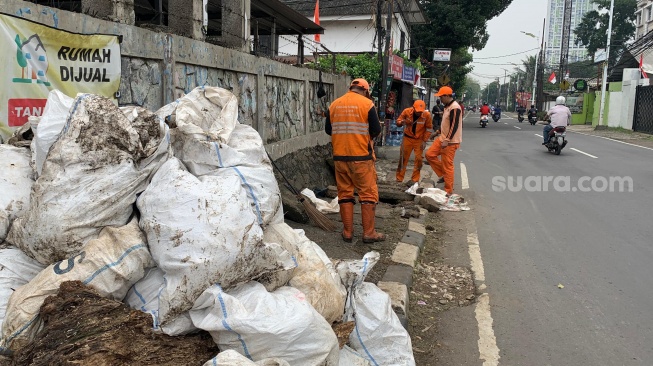 Tak Kenal Libur di Hari Kemerdekaan, 'Pasukan Oranye' Maknai Merdeka di Jalanan Ibu Kota