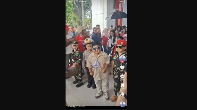 Cosplay jadi "Prabowo Kecil" Bocah Pipi Gembul Curi Perhatian