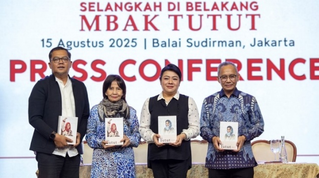 Peluncuran Buku Selangkah di Belakang Mbak Tutut, Melihat Dinamika Kemajuan dan Persoalan Bangsa
