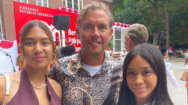 Potret Patrick Kluivert dan Alex Pastoor Ikut Upacara HUT RI di Den Haag [@TimnasXtra]