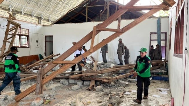 Gempa berkekuatan 5,8 yang mengguncang Kabupaten Poso, Sulawesi Tengah merusak sejumlah bangunan, baik tempat ibadah, rumah tinggal hingga fasilitas lainnya, Minggu (17/8/2025). [ANTARA/HO-BPBD Sulteng]