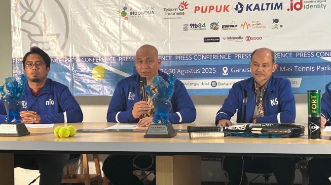 Ketua Umum Ikatan Alumni ITB 2025-2029, Agustin Peranginangin saat konferensi pers Ganesha ITB Cup 2025 di Jakarta. [Suara.com/Dini Afrianti]