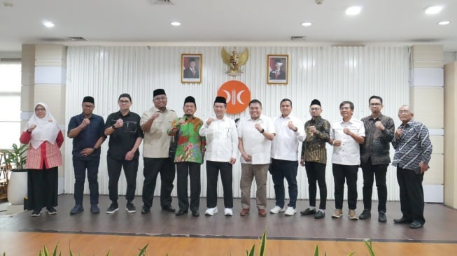 Mengadu ke PKS, 13 Asosiasi Haji Umrah Tolak Aturan Legalisasi Umrah Mandiri di RUU PIHU