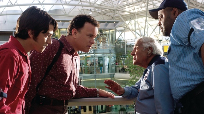 Film The Terminal yang dibintangi Tom Hanks tengah tayang di Netflix. [YouTube]