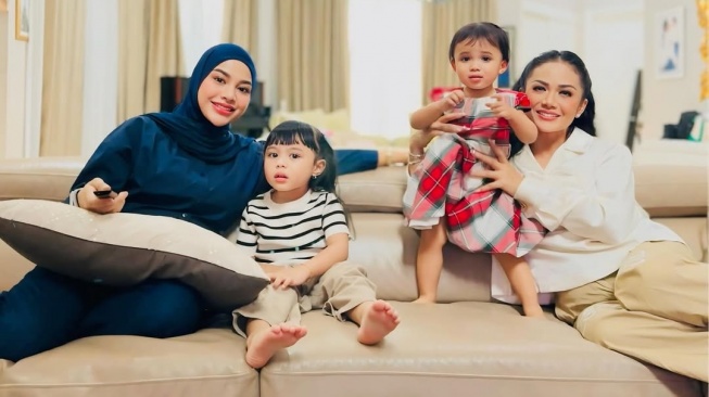 Nenek Hits Dimarahi Cucu, Ameena Komplain Keras Penampilan Kris Dayanti