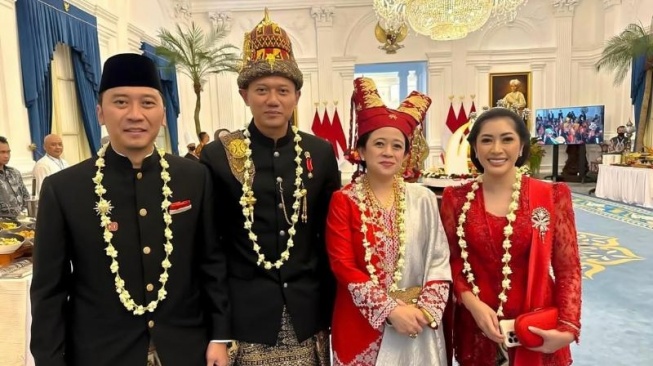 Puan Maharani berfoto bersama dua putra Presiden ke-6 Susilo Bambang Yudhoyono, Agus Harimurti Yudhoyono dan Edy Baskoro Yudhoyono. [Akun IG puanmaharani]