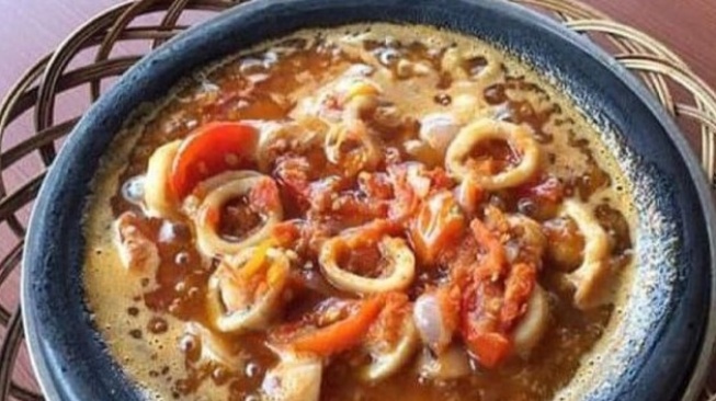 Sambal gammi juga lezat disajikan dengan hidangan laut lainnya, seperti cumi hingga udang [Suara.com/ANTARA/HO-Cafe Batavia Bontang]
