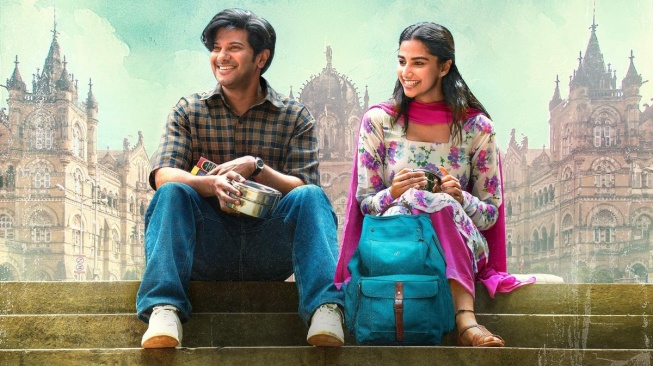 Film Lucky Baskhar yang dibintangi Dulquer Salmaan dan Meenakshi Chaudhary saat ini tengah tayang di Netflix. [YouTube]