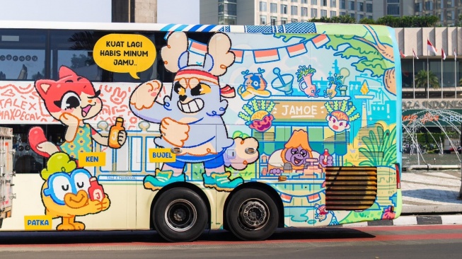 MaxDecal berkolaborasi dengan Transjakarta dan Kemenkraf mengubah 7 bus menjadi galeri seni berjalan di Ibu Kota. (Foto: MAxDecal)