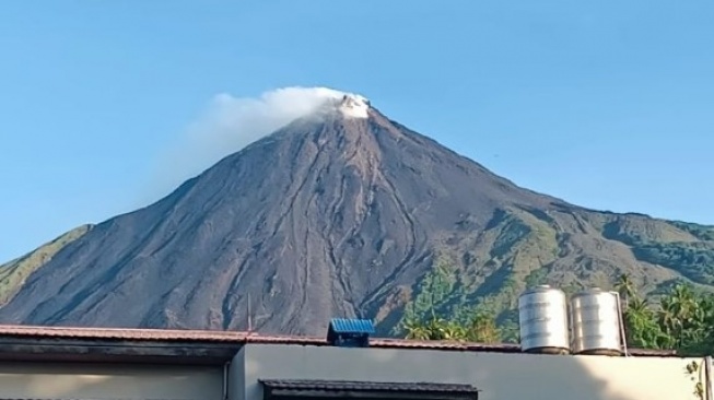 Aktivitas Kegempaan Gunung Karangetang Meningkat