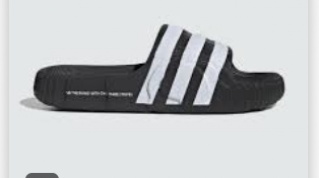The Futurist: Adilette "AURA" 3D