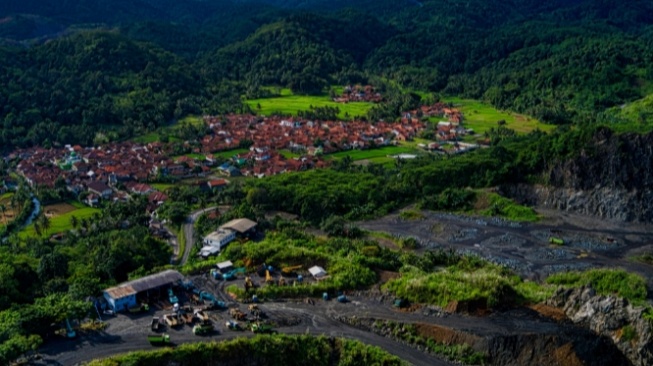 UU Minerba: Belenggu Baru di Tengah Seruan Merdeka untuk Bumi