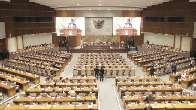 Heboh Isu Gaji DPR RI Rp100 Juta, Begini Perbandingan dengan Malaysia dan Singapura