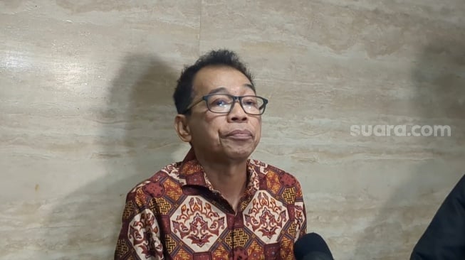 Jarwo Kwat dalam sebuah wawancara di kawasan Kebon Jeruk, Jakarta, Selasa, 19 Agustus 2025  [Suara.com/Adiyoga Priyambodo].